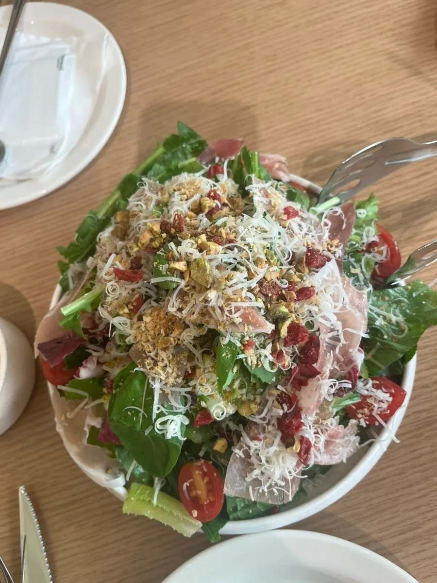 Plate of salad with vegetables and ham