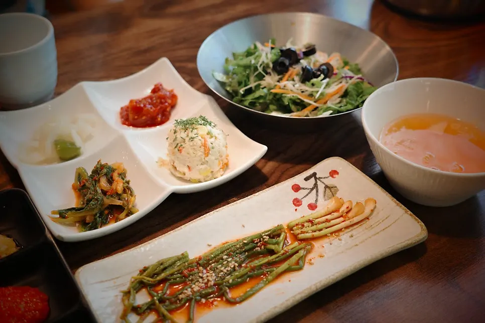 Basic table setting at Raviok after ordering