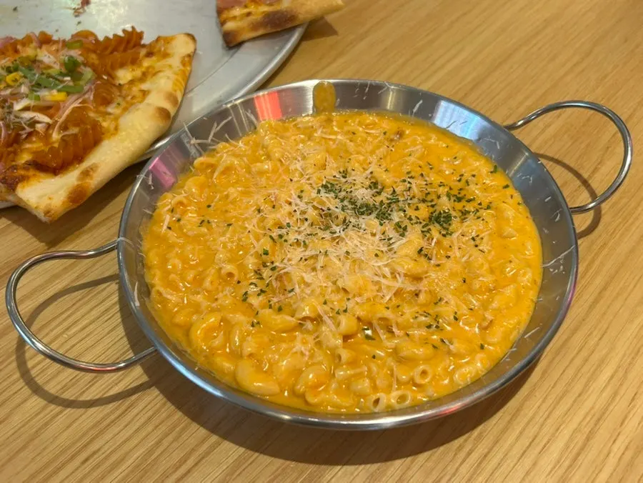 치즈맛이 진한 레이몬드 맥&치즈 한 그릇