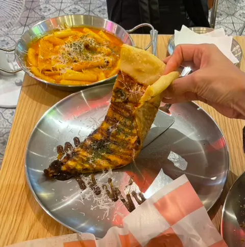 A whole season-limited American Bulbeok Pizza
