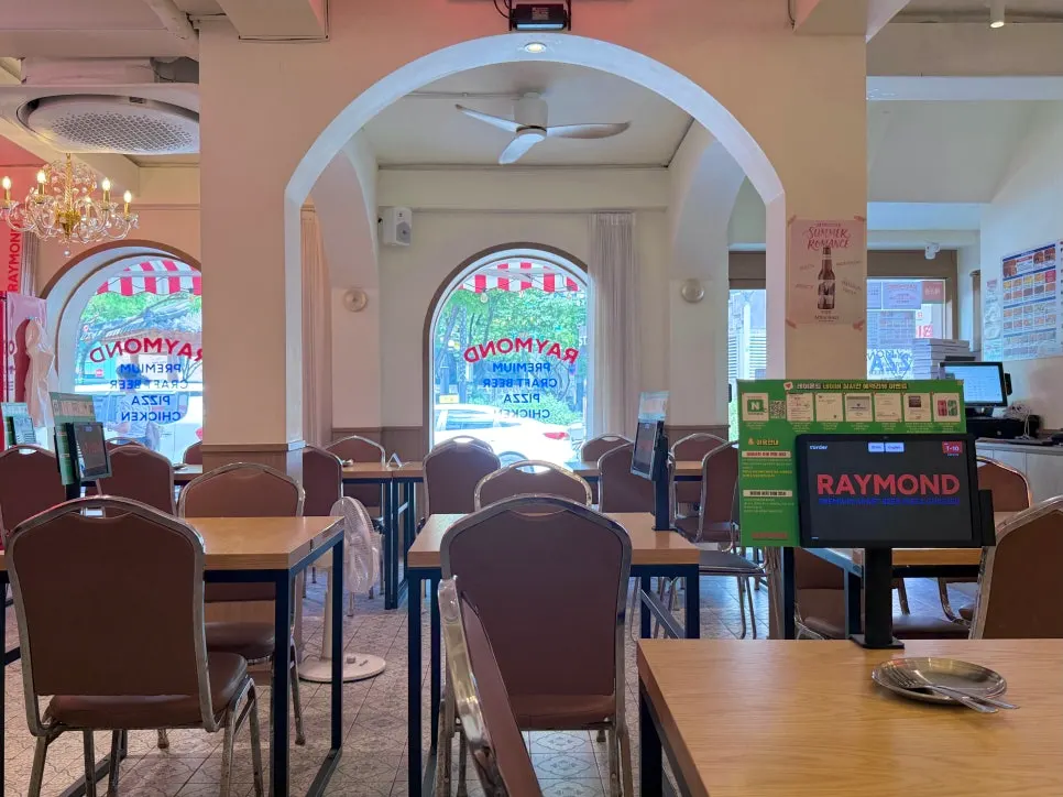 โซนที่นั่งกลุ่มใหญ่ของ Raymond Isu Branch