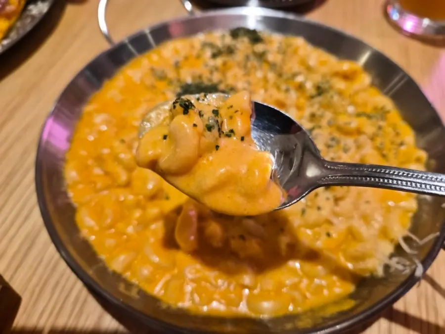 Plate of macaroni soaked in cheese sauce