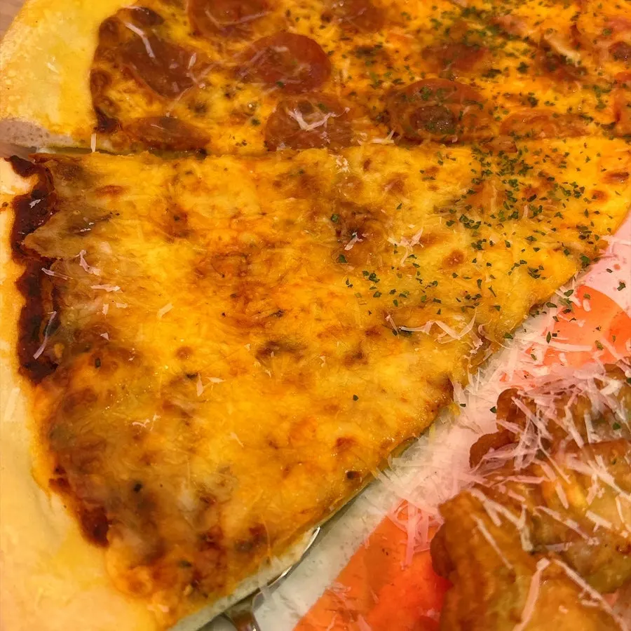 Raymond Set with four big pizza flavors