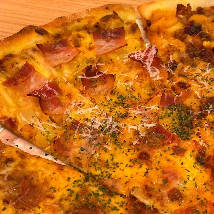 Big Pepperoni Pizza topped with pepperoni