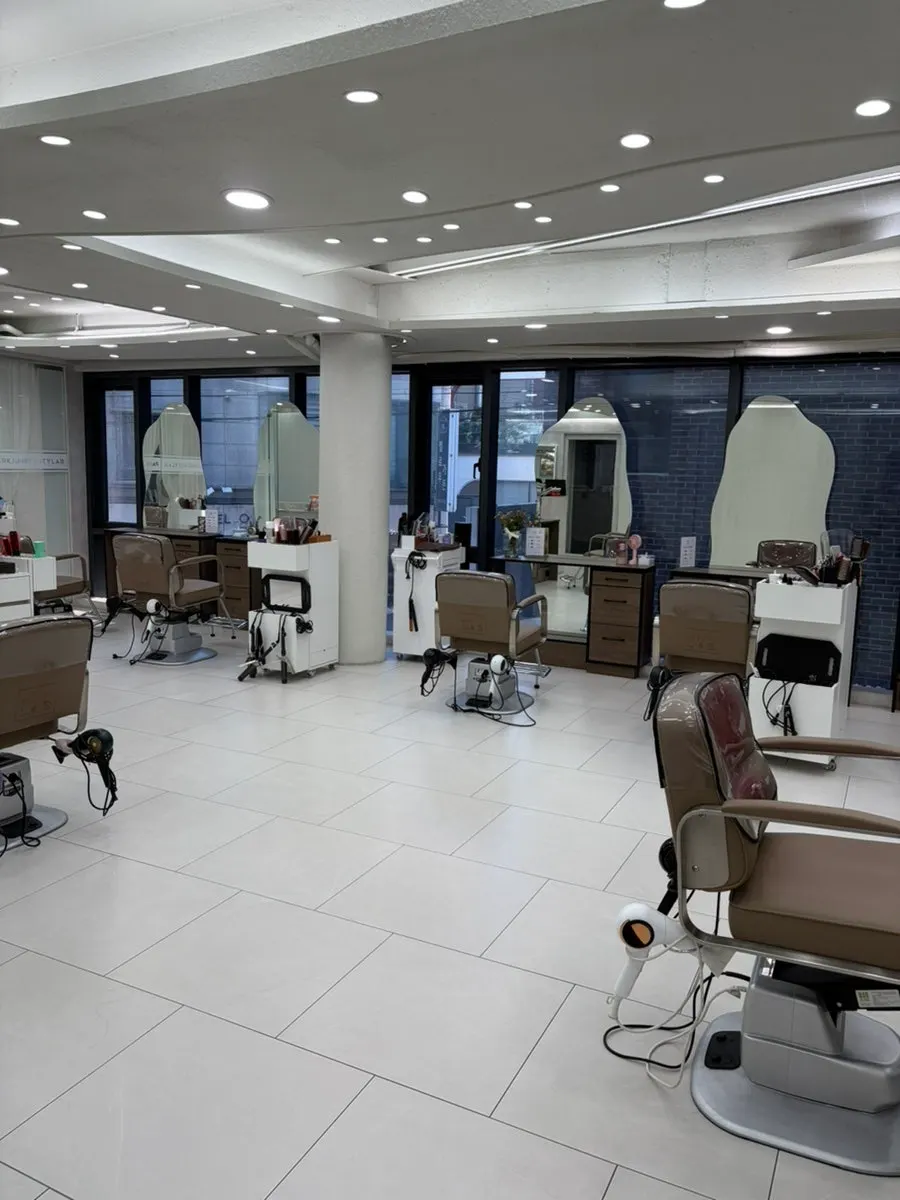 Inside the 2nd floor salon at Park Jun Beauty Lab Gangnam Branch