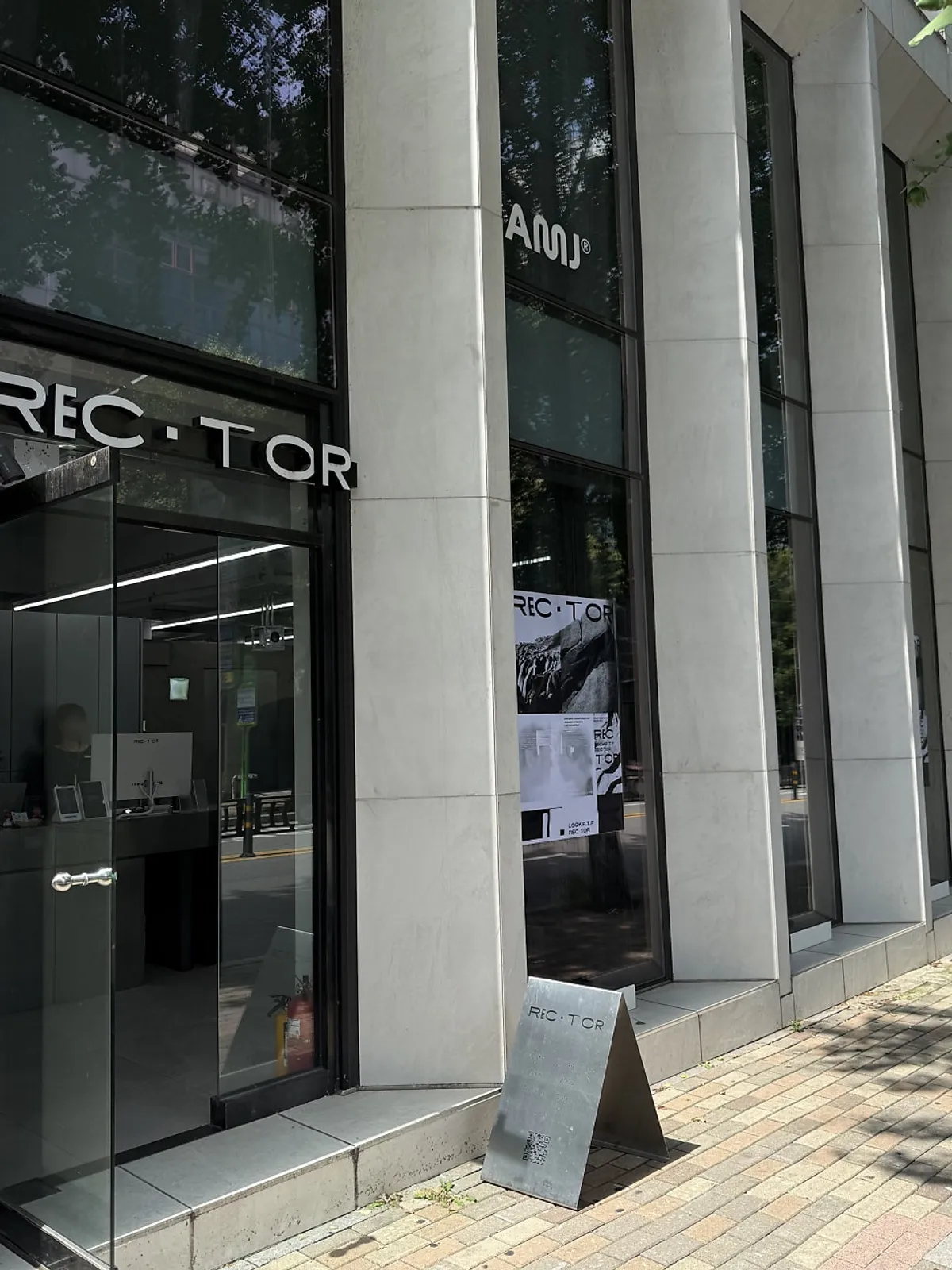 Exterior of Recteur Seoul, a hair salon near Hapjeong Station