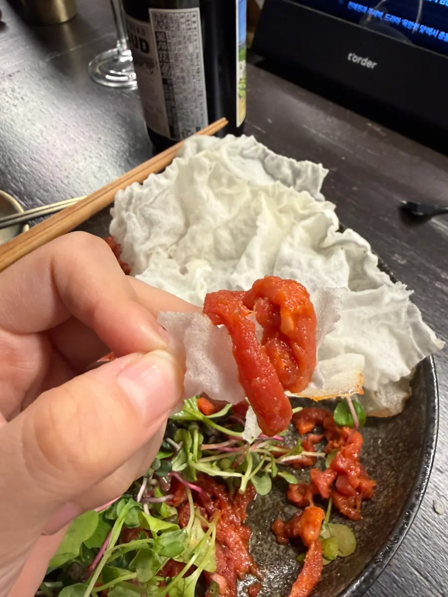 Crispy chips served with the yukhoe