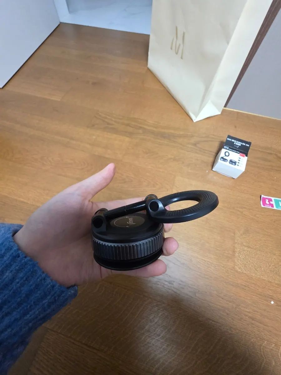 MagSafe mount designed for one-handed attachment and removal