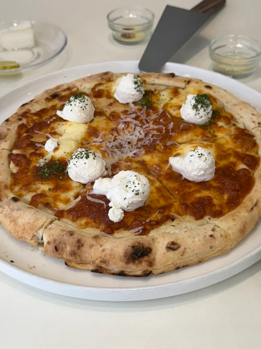 Quattro formaggi pizza at Resting07