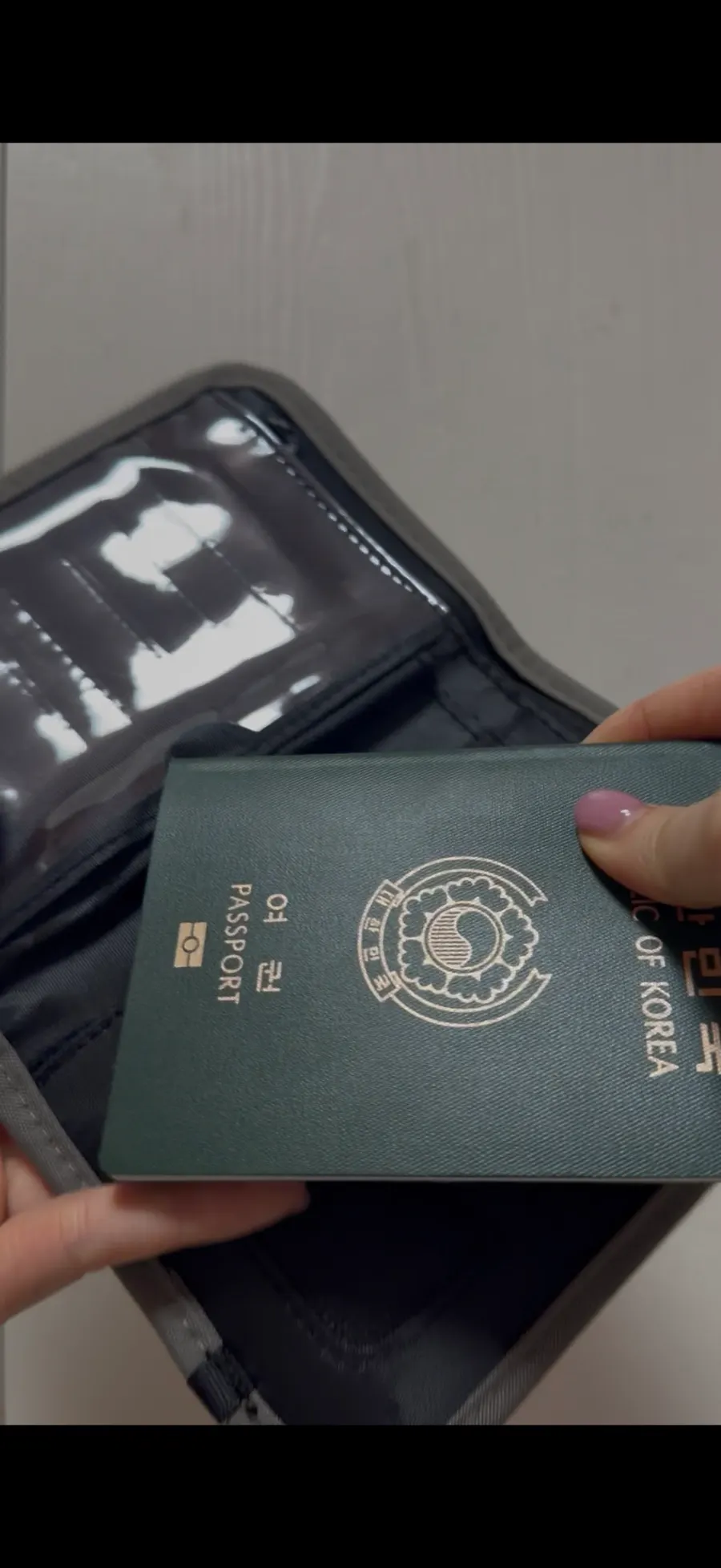 RFID passport bag introduced as an overseas travel essential
