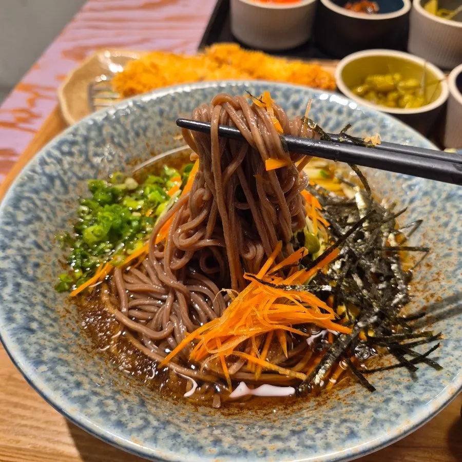 시원한 냉모밀 국수 그릇