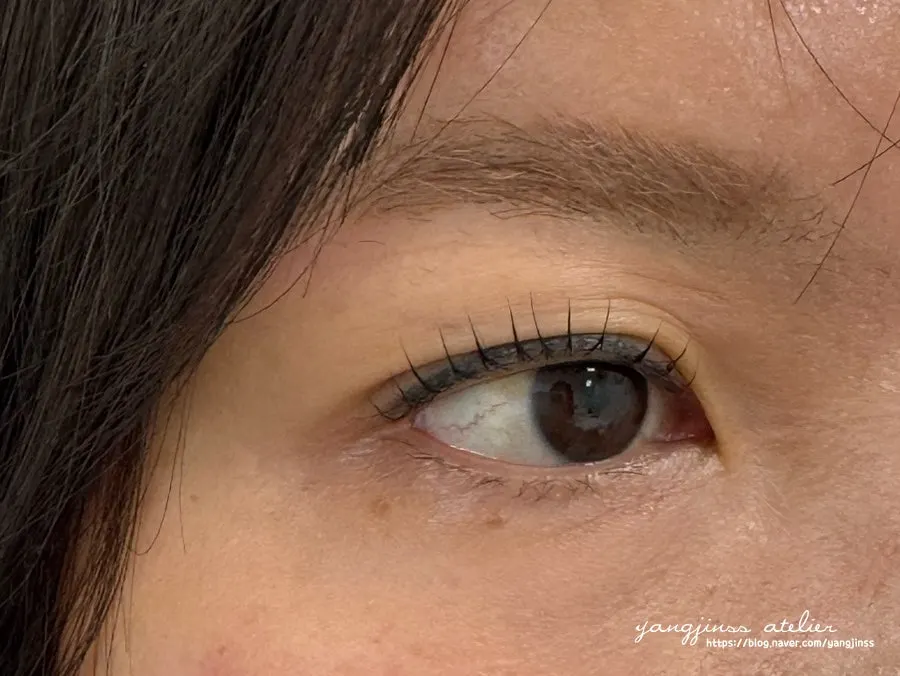 Comparison of the eye area after the lash perm, with lifted curl