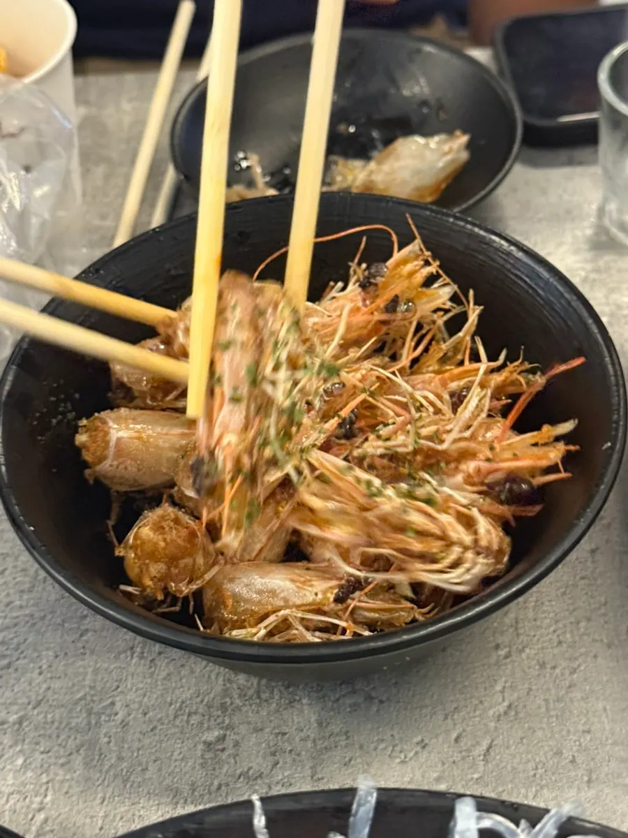 Shrimp heads separated from the bodies