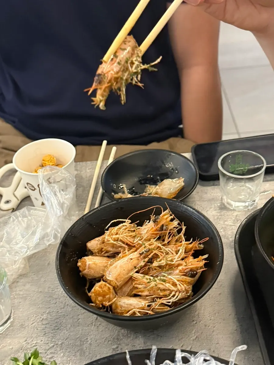 Prepared shrimp meat and shrimp heads