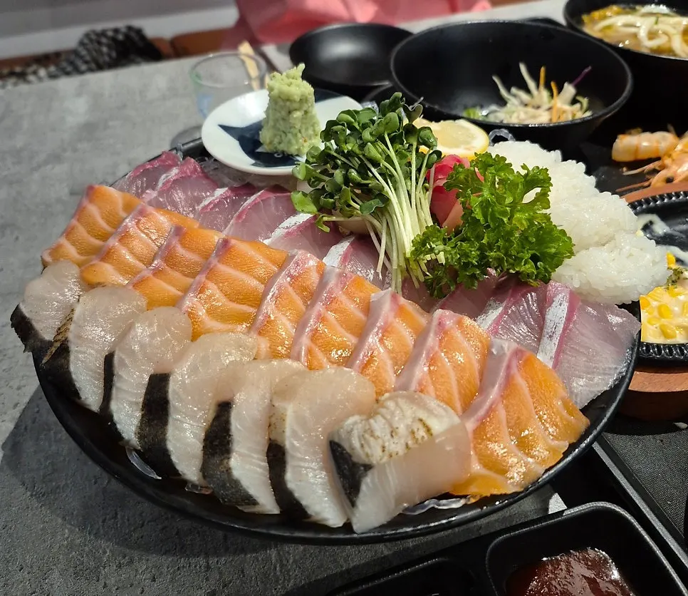 Aged sashimi combo of mackerel, salmon, and amberjack
