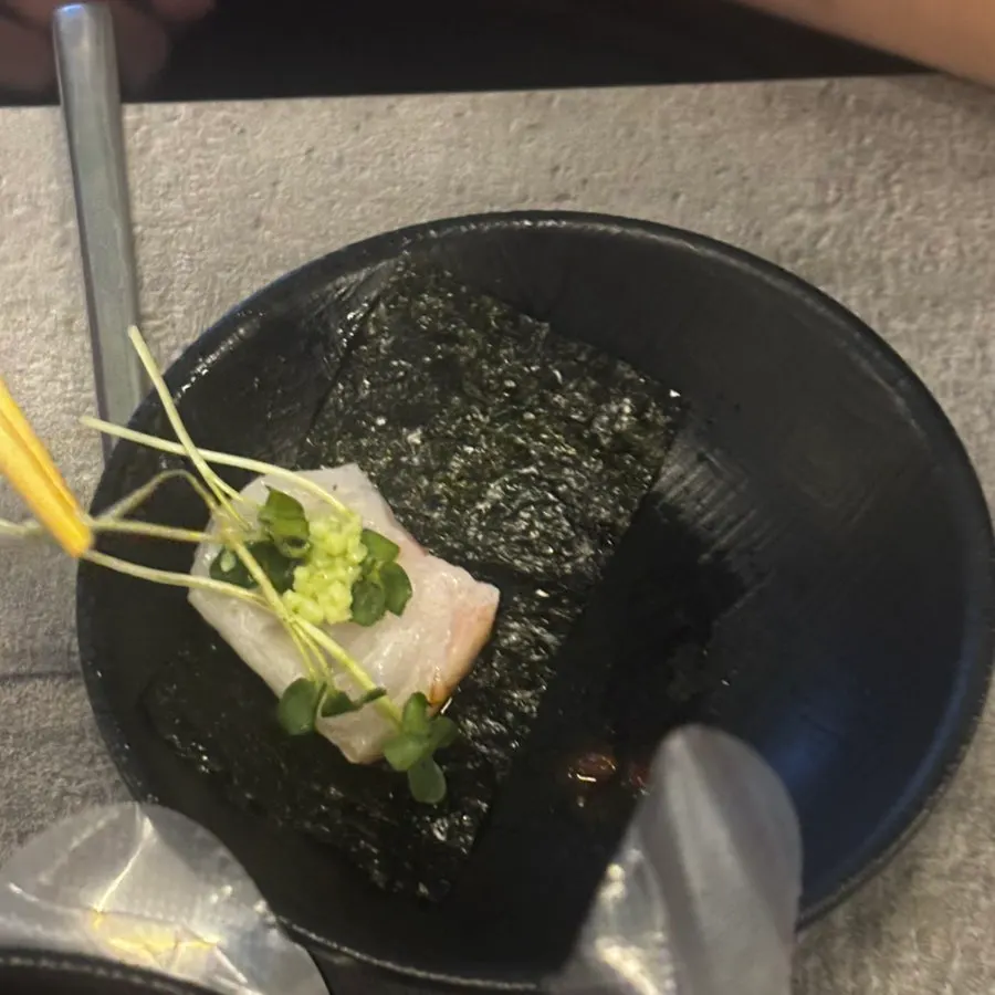 Aged salmon sashimi with tartar sauce