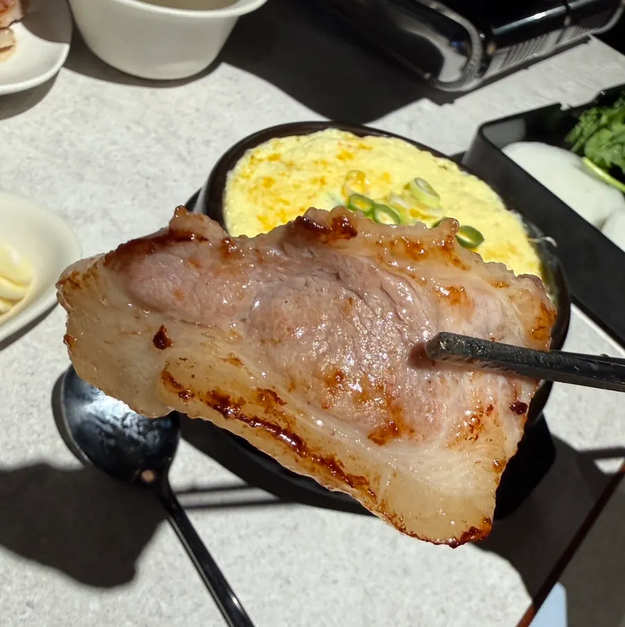 Self-grilling the black pork on the stone plate