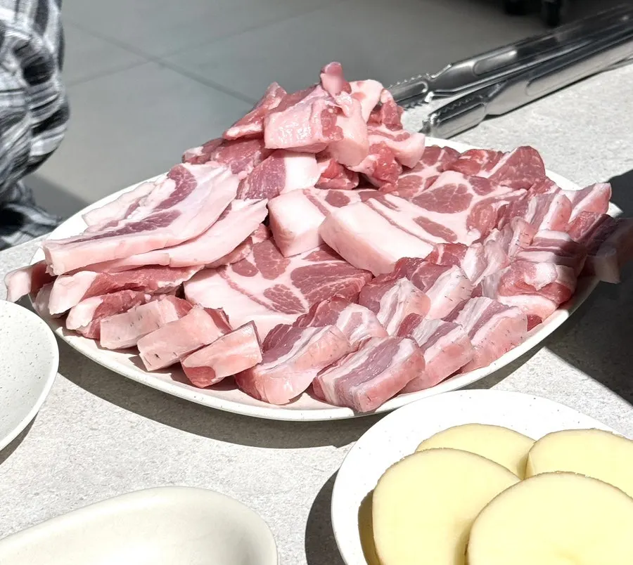 The table at Risan after finishing the meal