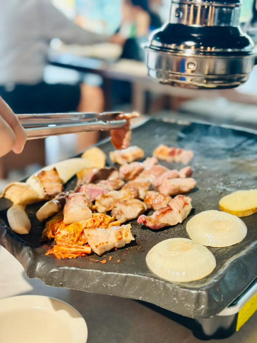 아기의자가 놓인 리산 홀 풍경