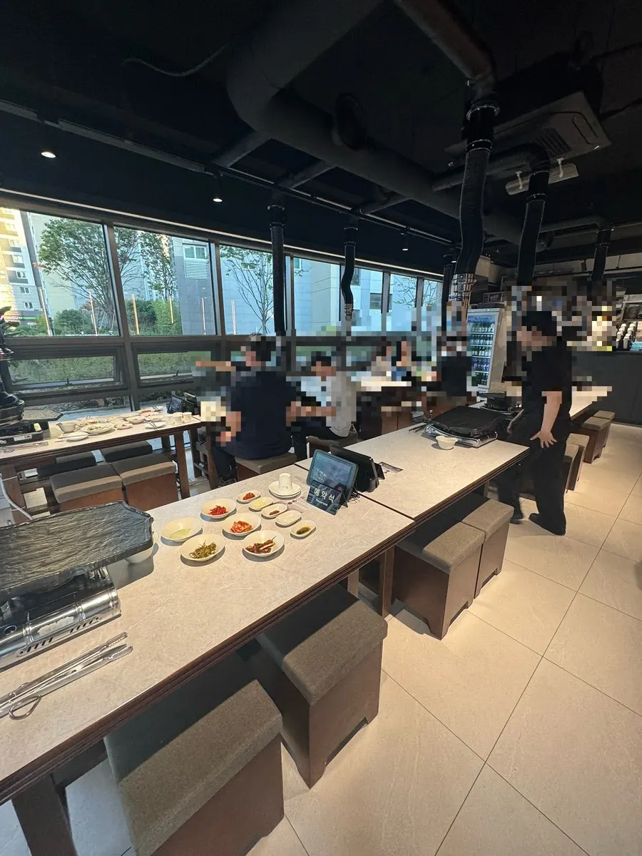 리산 홀 테이블 모습