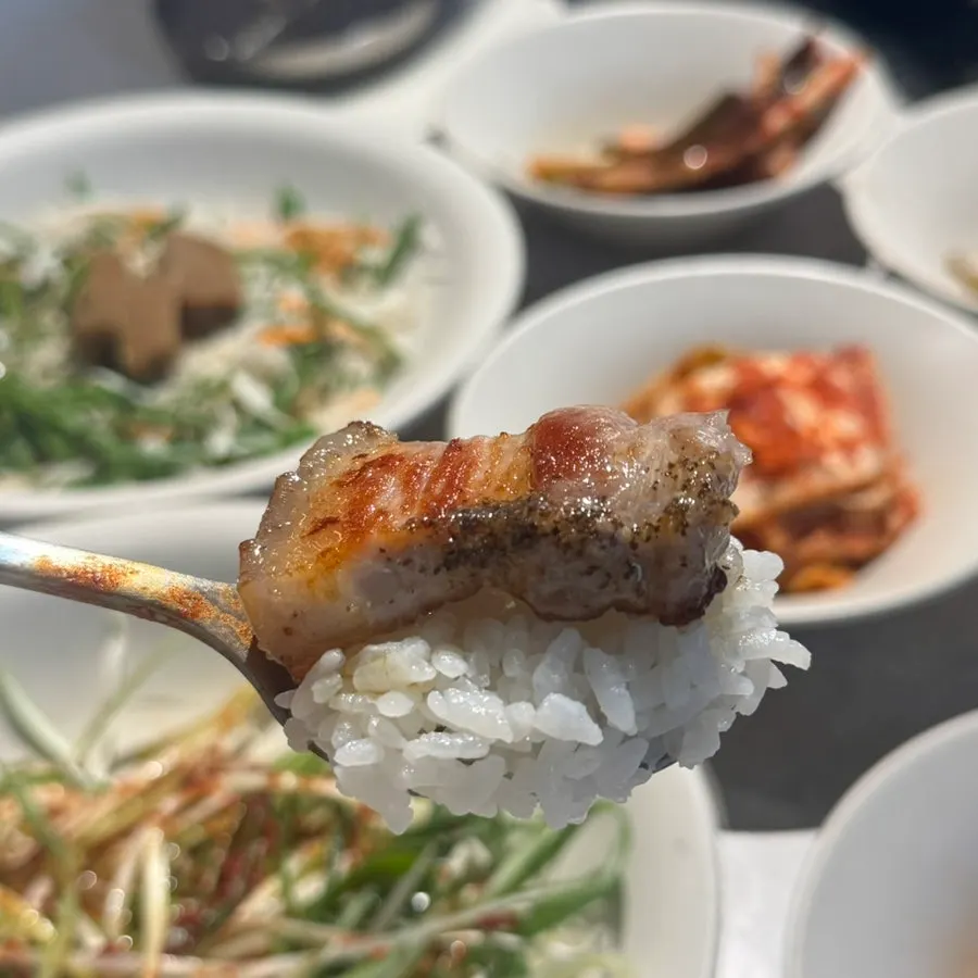 구수한 된장찌개와 공기밥