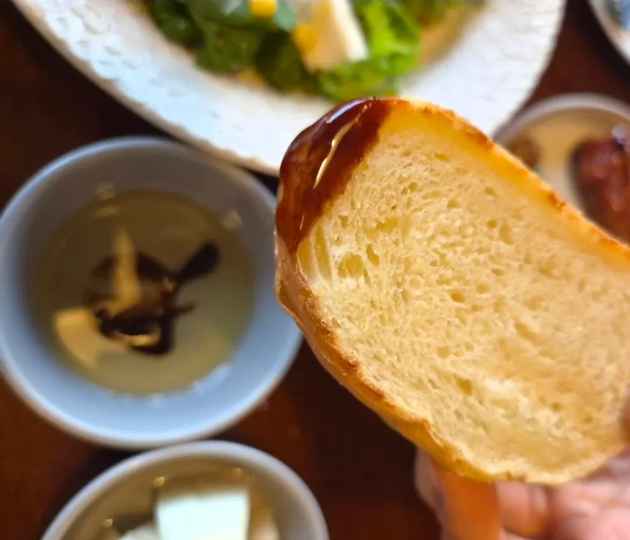 Pre-meal bread with olive oil and balsamic