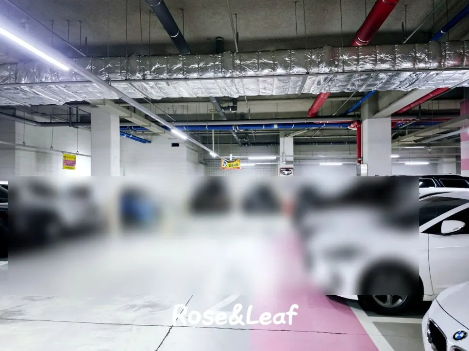 정자동 엠코헤리츠 4단지 1층 로스터버거 입구