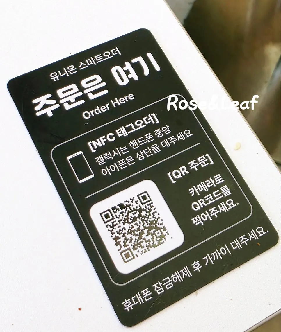 피자와 스파게티가 적힌 로스터버거 메뉴판