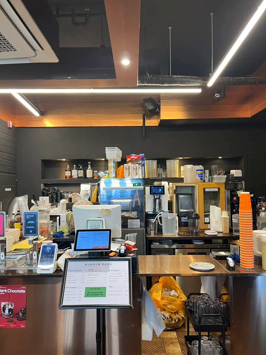 Counter at Roastery Stan Yeoksam Main