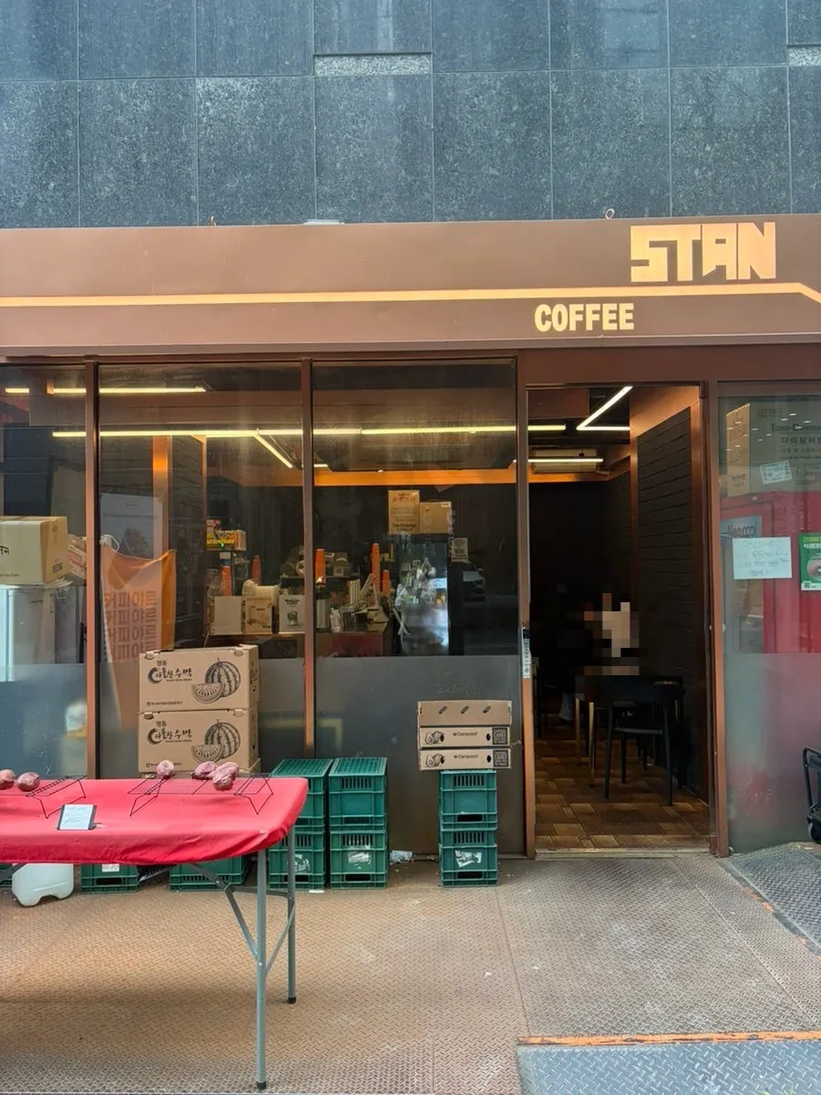 Entrance to Roastery Stan Yeoksam Main near Yeoksam Station