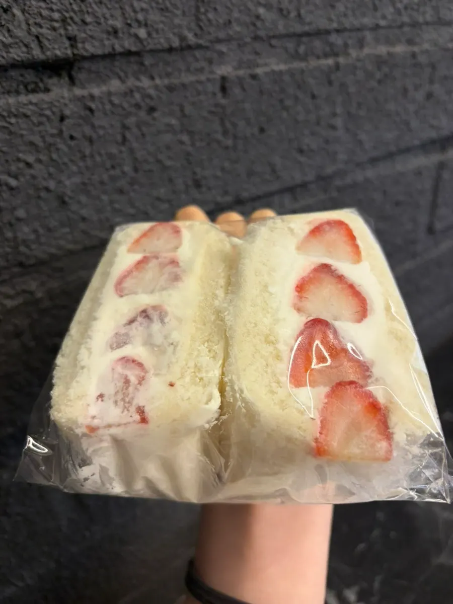 Cross-section of sandwich showing lettuce and tomato