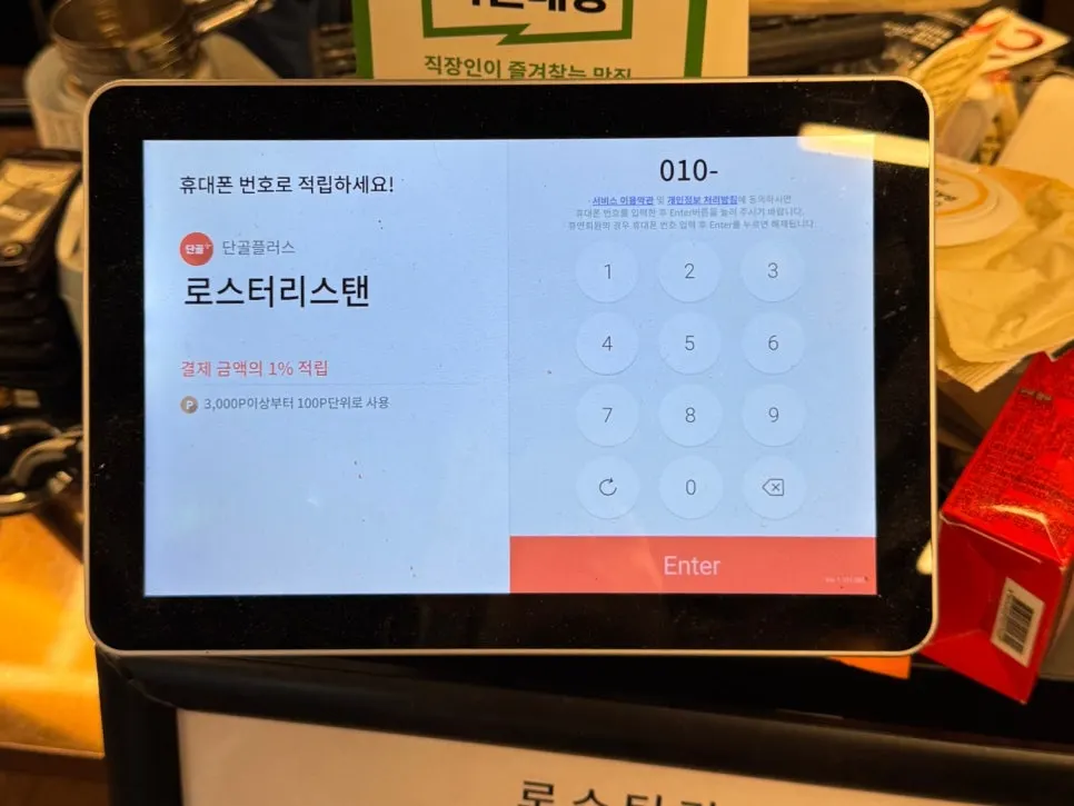 매장에 진열된 위스키 병