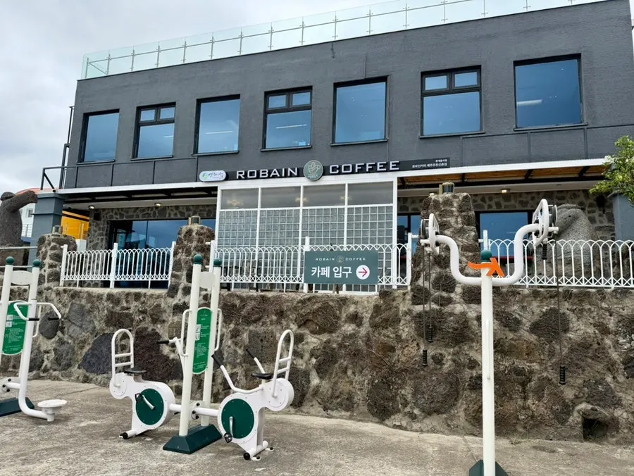 The café building and surrounding scenery