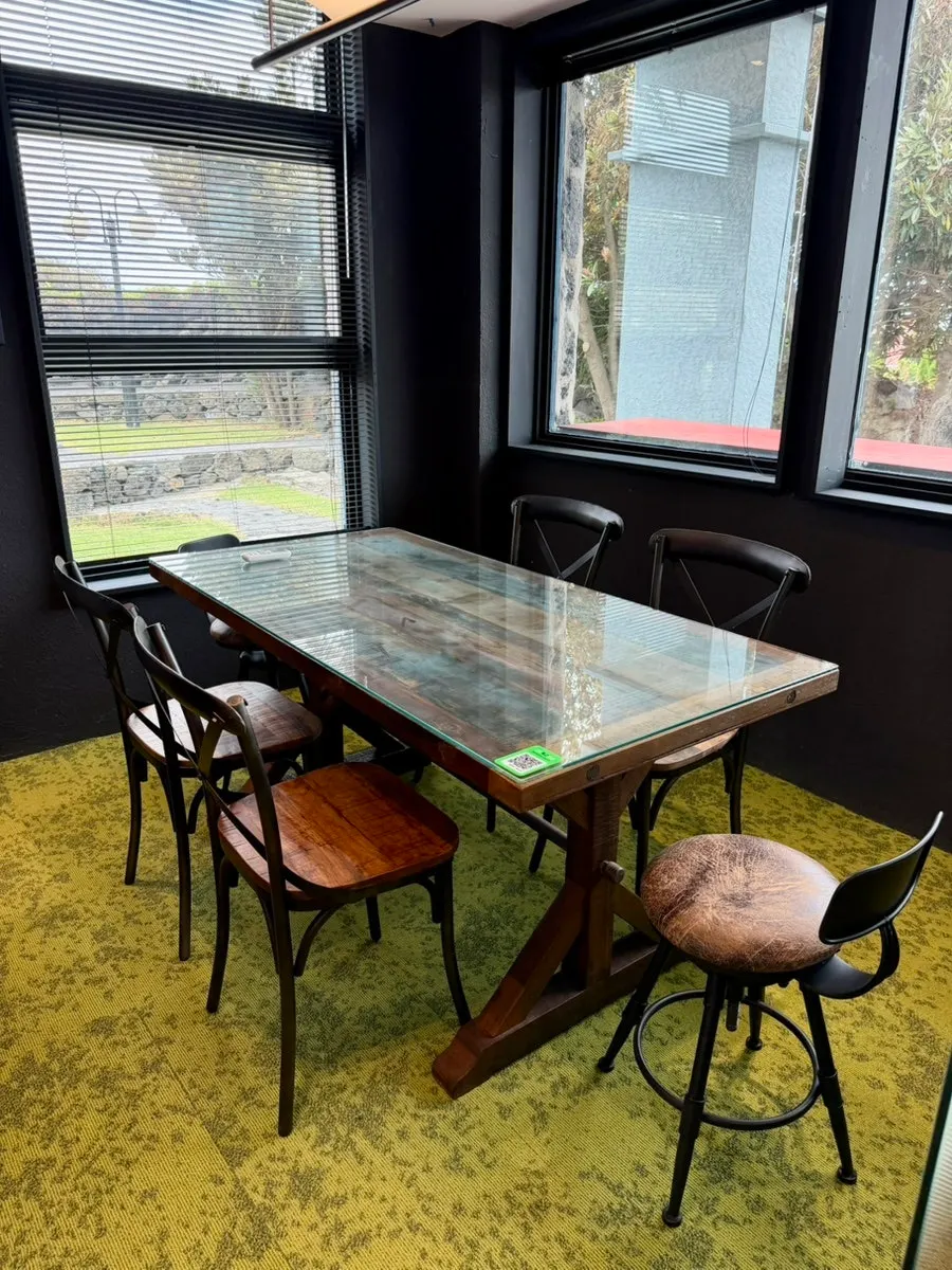 1st floor interior with a furniture-showroom feel
