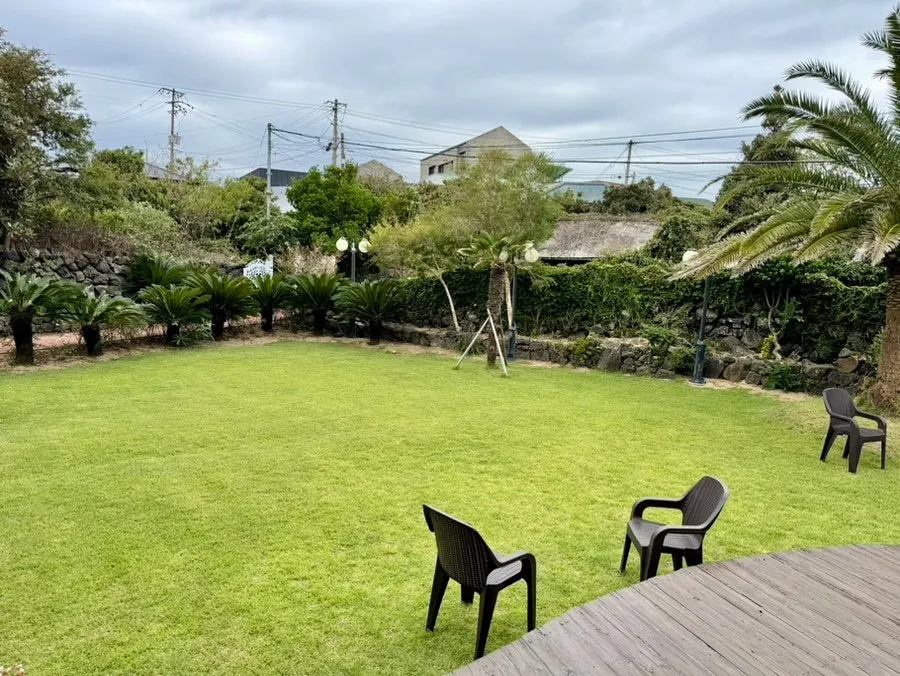 1st floor outdoor space with a neatly kept lawn yard