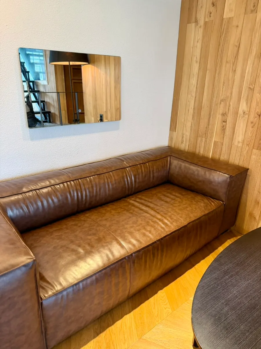 Seating and window area inside the annex