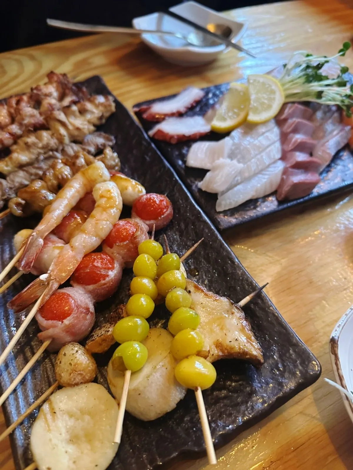 불향 나는 숯불 꼬치 클로즈업