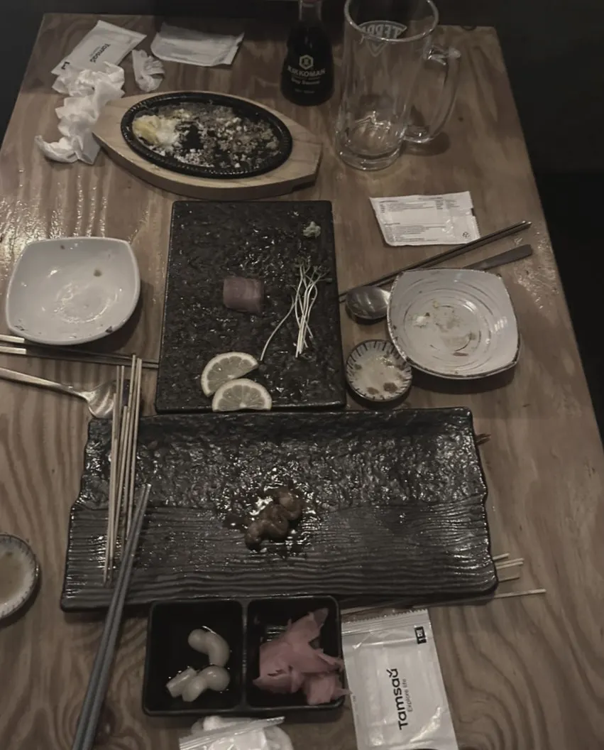 비워낸 생맥주 잔과 마무리 자리