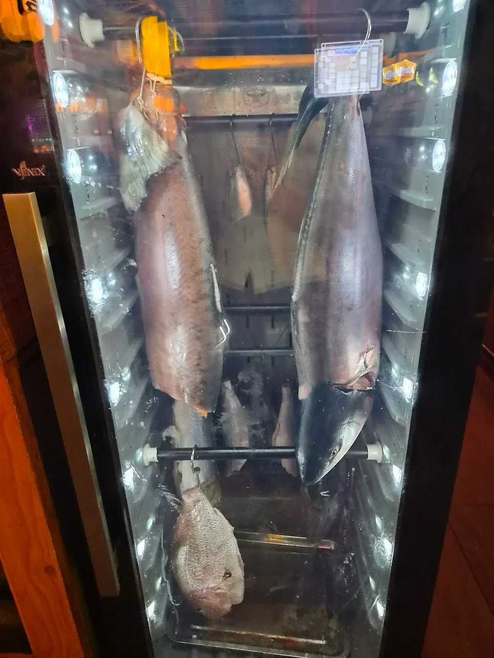 오뎅나베에서 건져 올린 어묵 꼬치