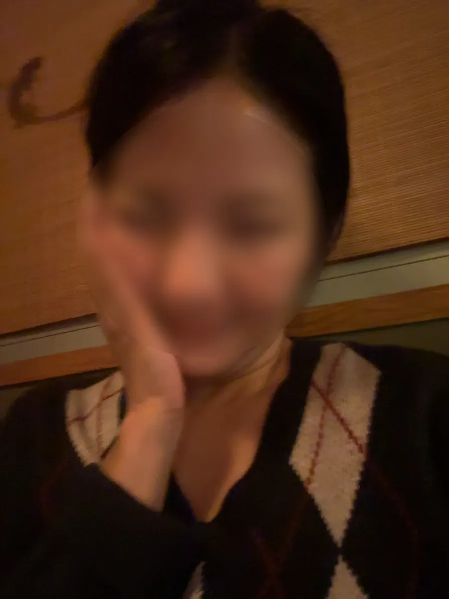 커플 손님이 많은 이자카야 내부