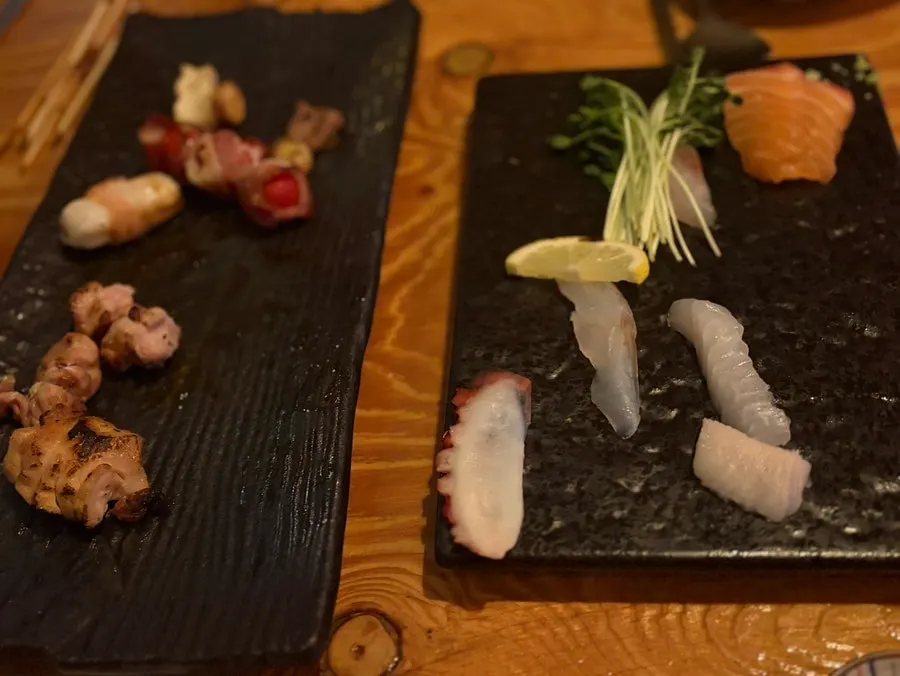 A plate of charcoal-grilled skewer platter