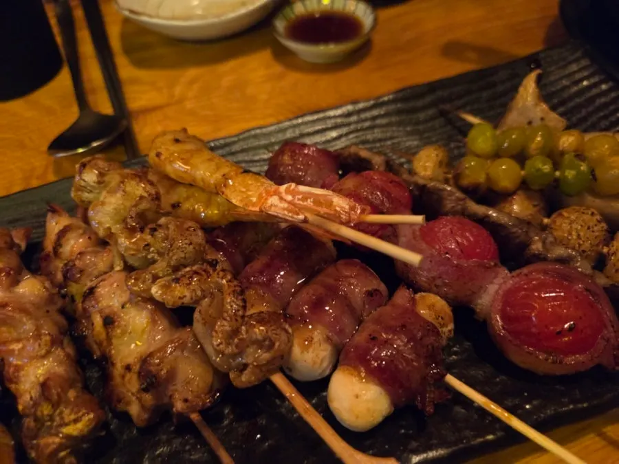 다양한 꼬치 종류가 적힌 메뉴