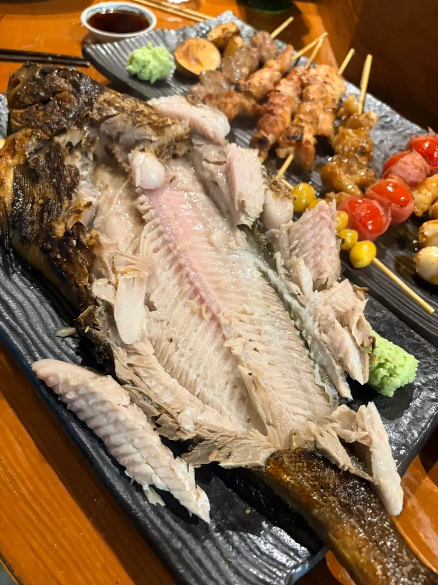 젓가락으로 발라낸 임연수 생선살