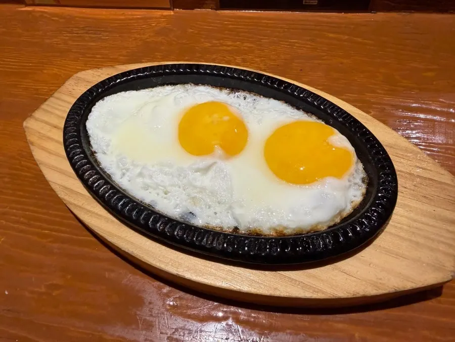 다찌석에서 본 토치 조리 장면