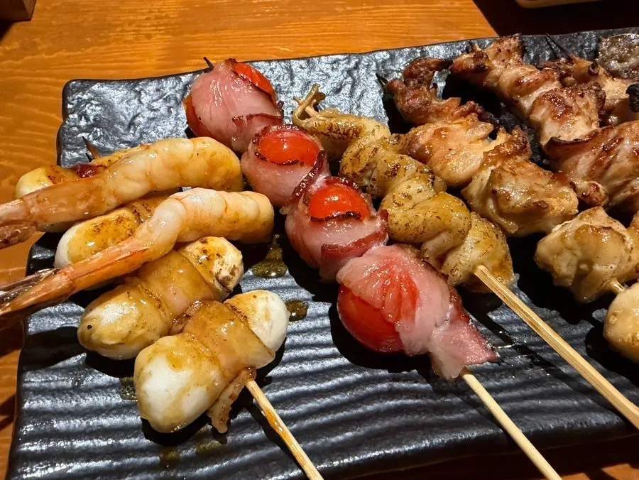 염통과 닭껍질이 포함된 모듬꼬치