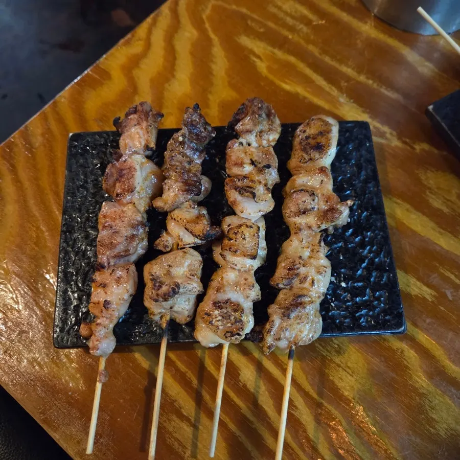 닭꼬치 4피스 한 접시