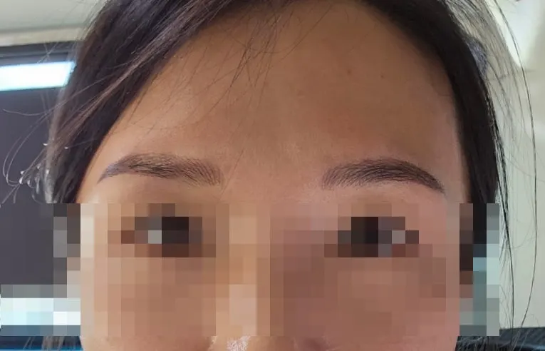 귀가 중 촬영한 반영구 눈썹