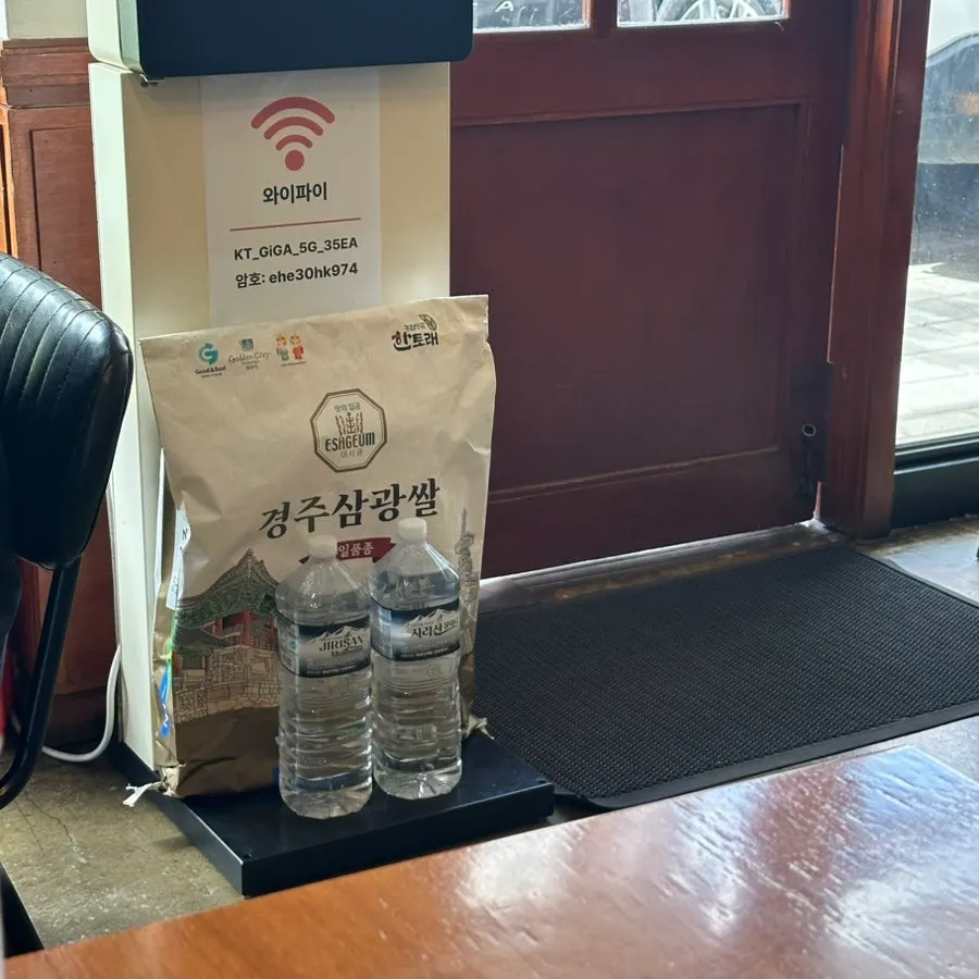Rice milling date notice displayed in the restaurant
