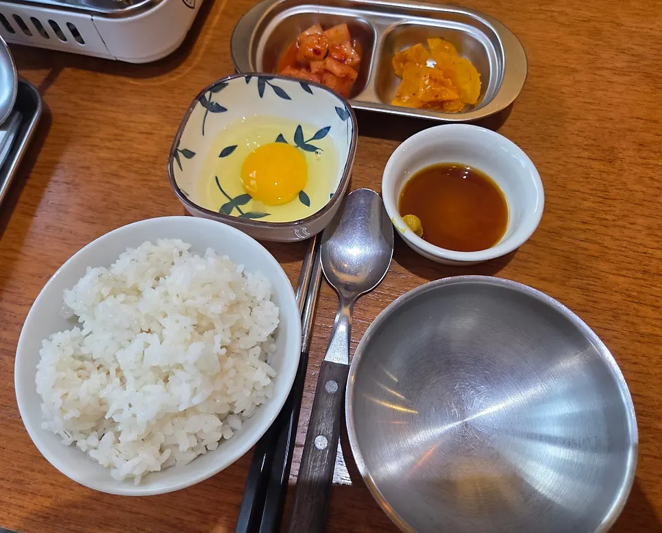 날달걀에 찍어 먹는 스키야키 소고기
