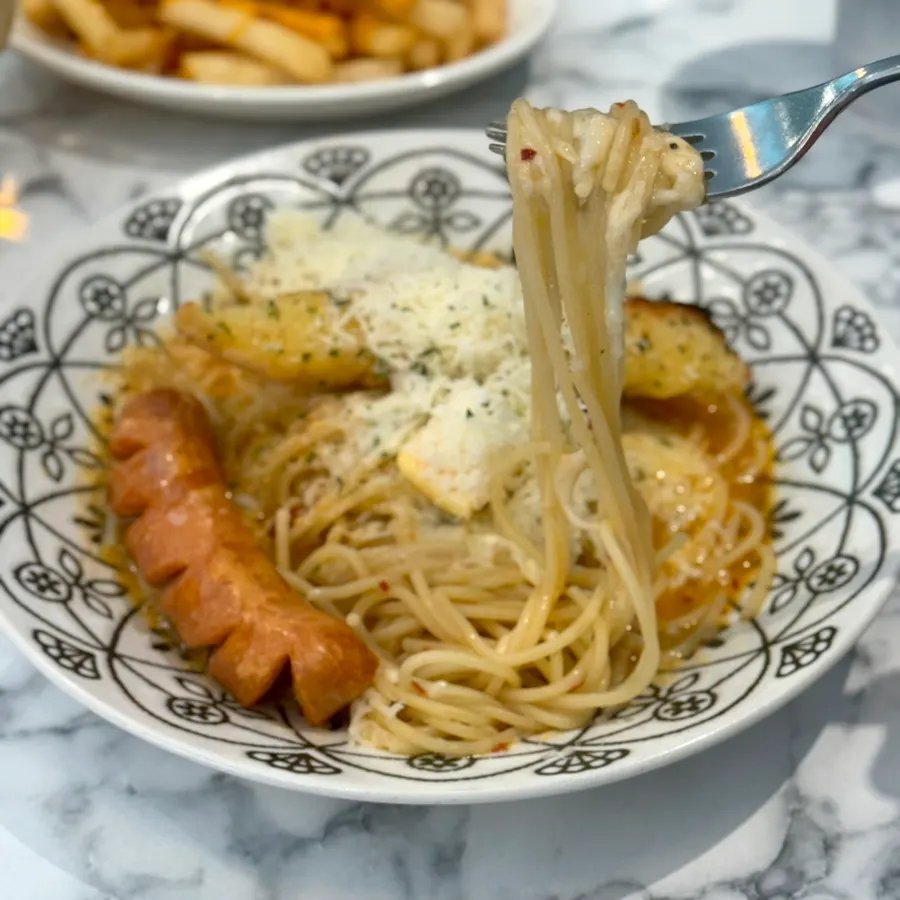 Butter garlic pasta with added snow cheese and sausage
